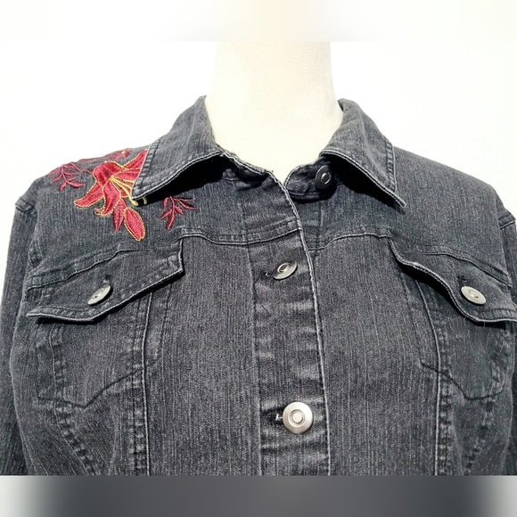 Ruby Rd. Women's Black Denim Jacket Size 16 Floral Embroidered Shoulder Stretch - Picture 2 of 9